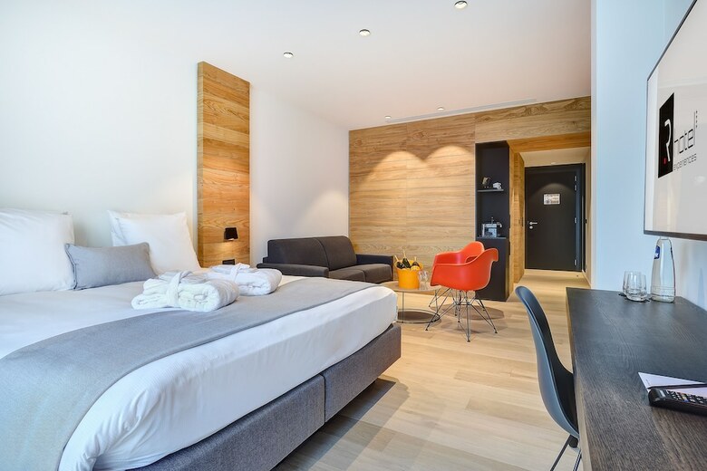 R Hotel Experiences
