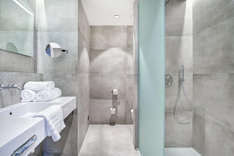R Hotel Experiences