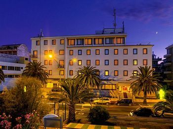 Carlton Hotel