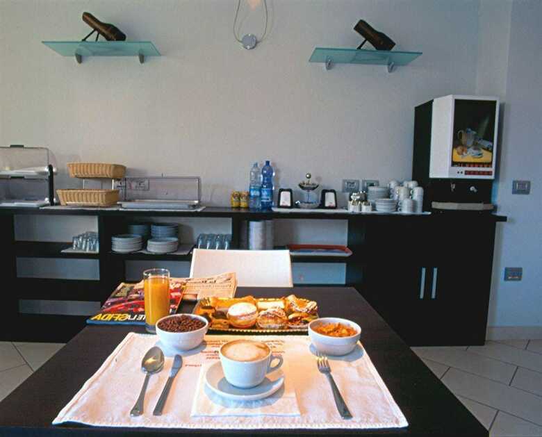 Hotel Paradise Airport
