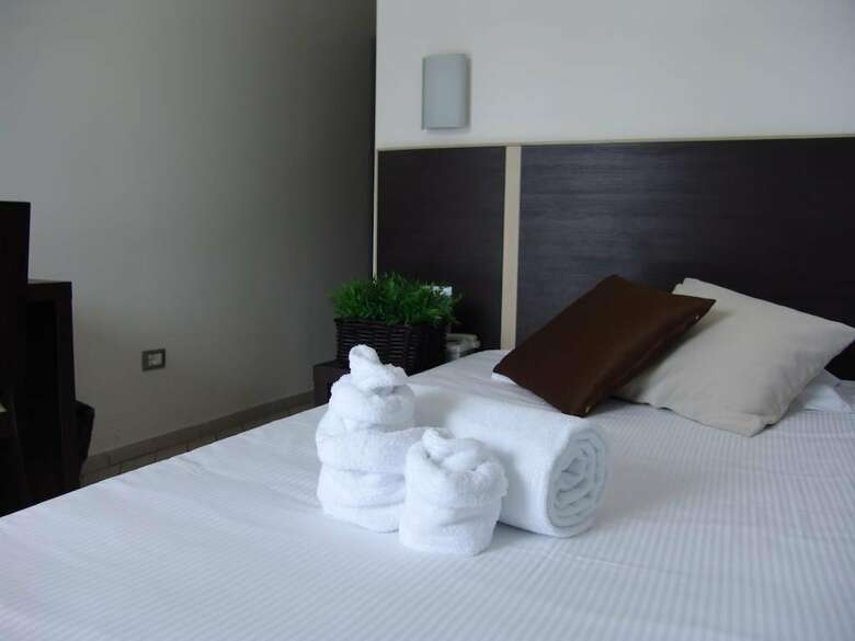Hotel Paradise Airport