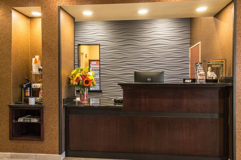 Cobblestone Hotel & Suites - Chippewa Falls