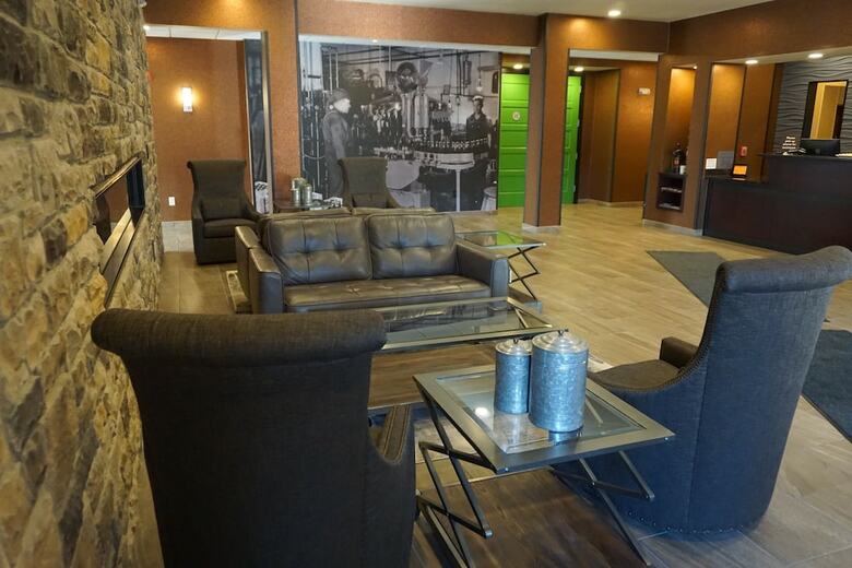 Cobblestone Hotel & Suites - Chippewa Falls
