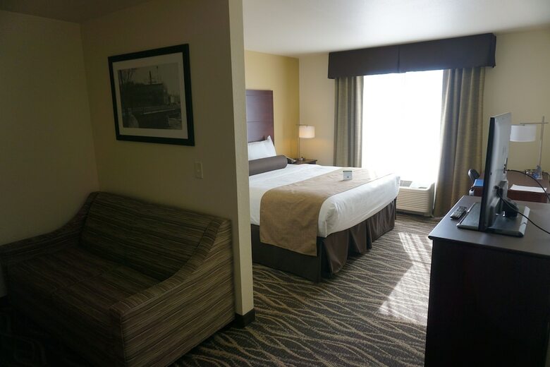 Cobblestone Hotel & Suites - Chippewa Falls