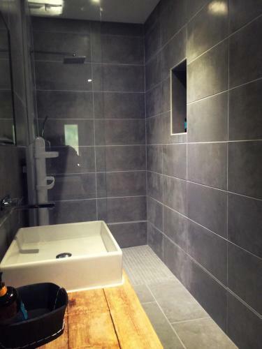 Hostal The Rhone Retreat
