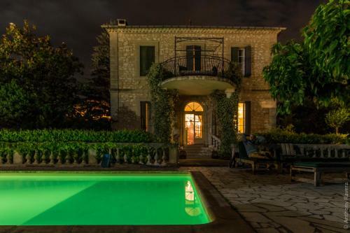 Hostal The Rhone Retreat