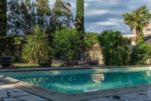 Hostal The Rhone Retreat