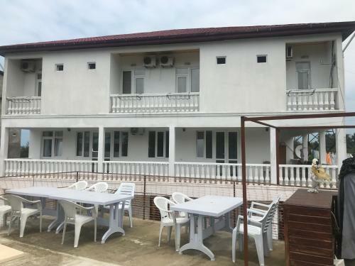 Hostal Guest House White House