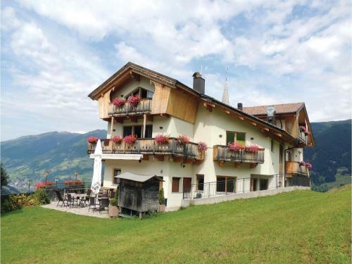 Three-bedroom Apartment In Kartitsch