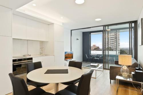 Wyndel Apartments - Military