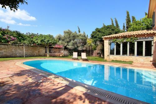 Vouliagmeni Villa