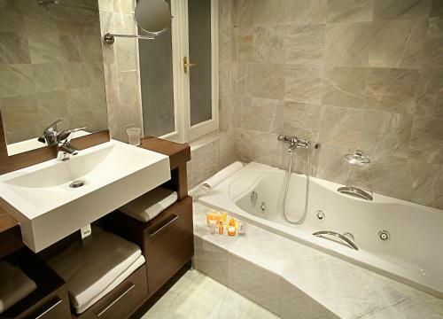 Arni Hotel Domotel