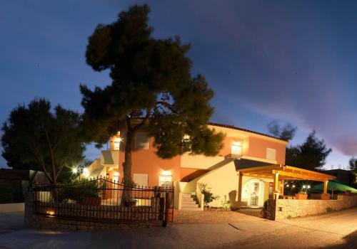 Epavlis Apartments