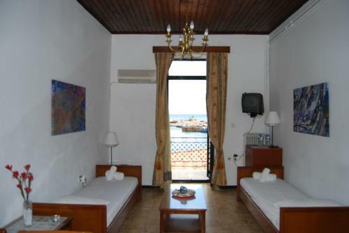 Hostal Gythion Traditional Hotel