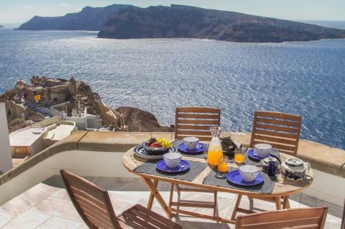 Beautiful Oia Villa