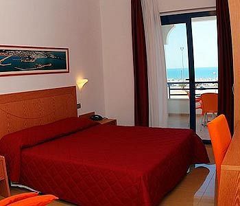 Hotel Yria