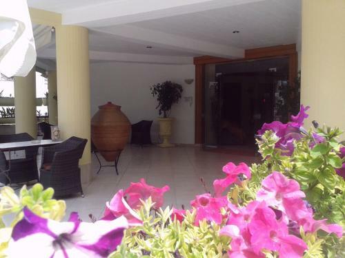 Hostal Souropanis Rental Rooms