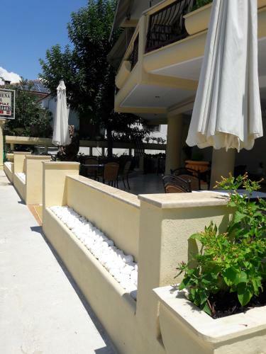 Hostal Souropanis Rental Rooms