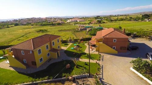 Pan-dora Apartments