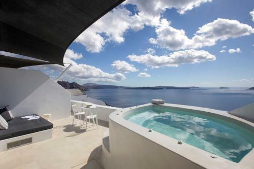 Apanema Cavehouses Santorini