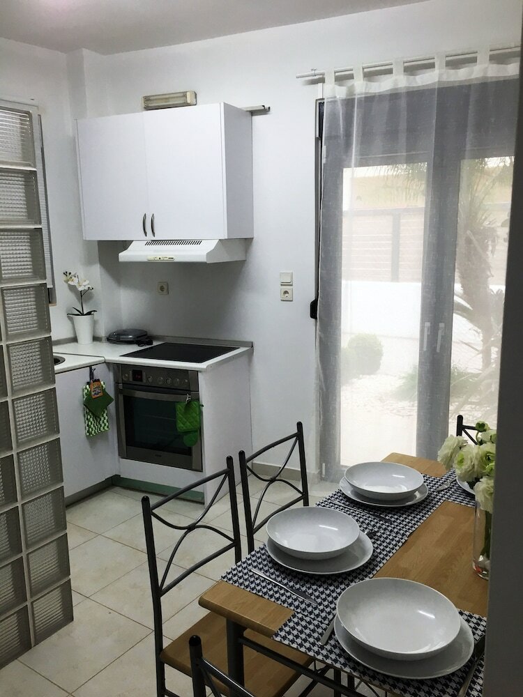 Chris Apartments