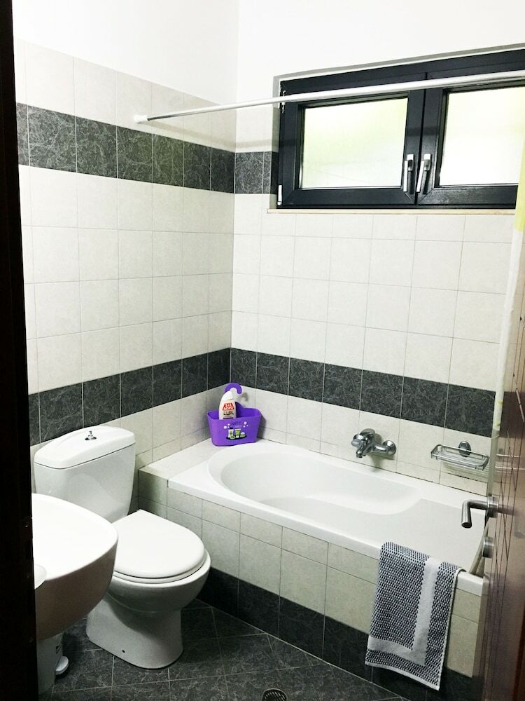 Chris Apartments