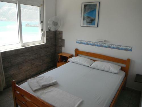 Hostal Orfeas Rooms