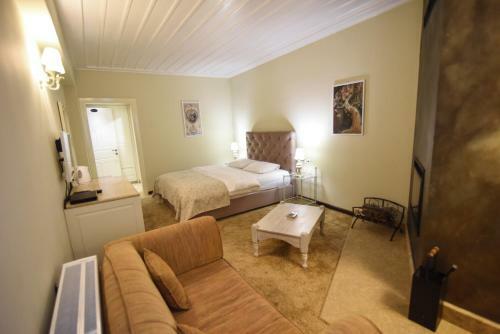 Hostal Likoria Guesthouse