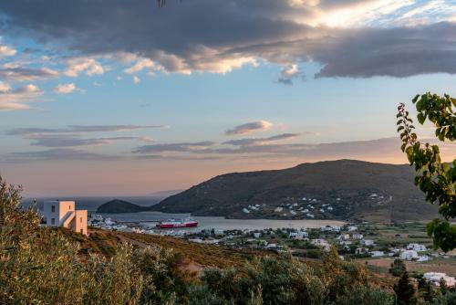 Hostal Kymothoi Rooms & Pool Bar