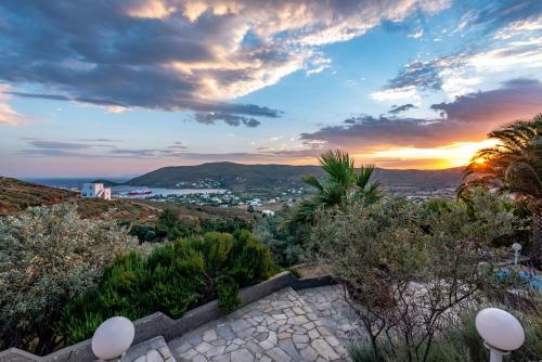 Hostal Kymothoi Rooms & Pool Bar