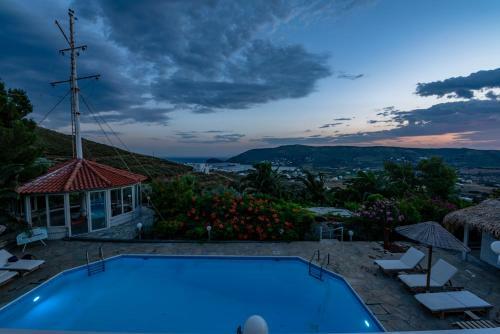 Hostal Kymothoi Rooms & Pool Bar