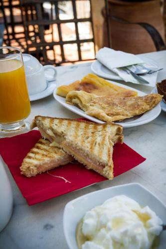 Hostal Acronafplia Pension A