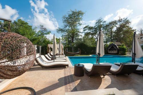 Green Paradise Deluxe Apartments