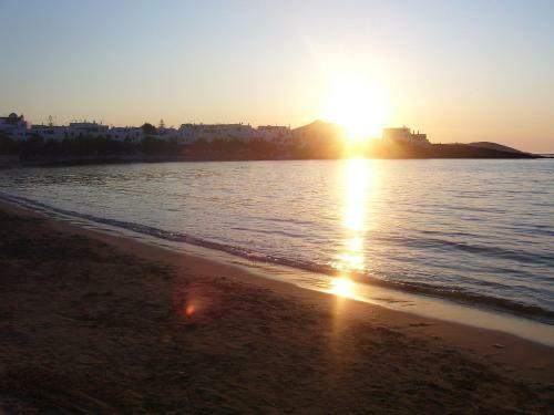 Hostal Roussos Beach Hotel