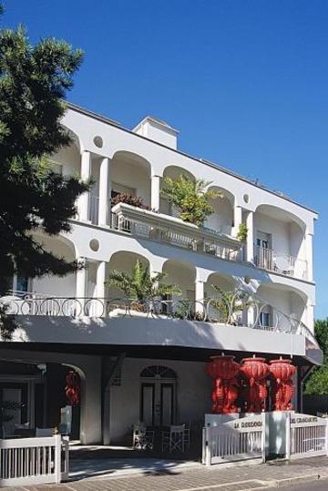 M Glamour Hotel