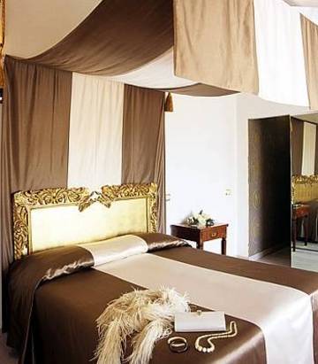 M Glamour Hotel