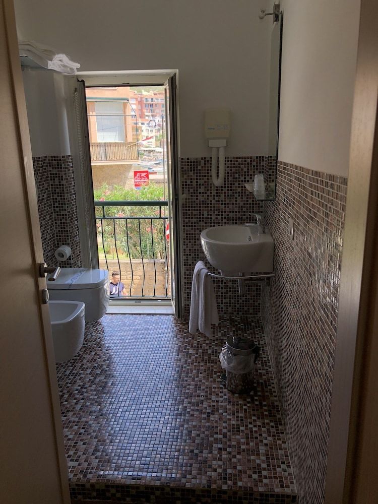Bi-hotel