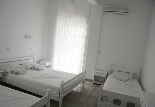Armadoros Hotel / Ios Backpackers