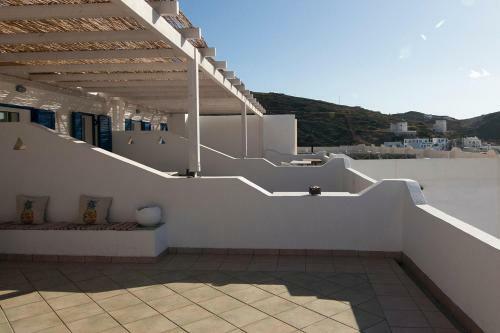 Armadoros Hotel / Ios Backpackers