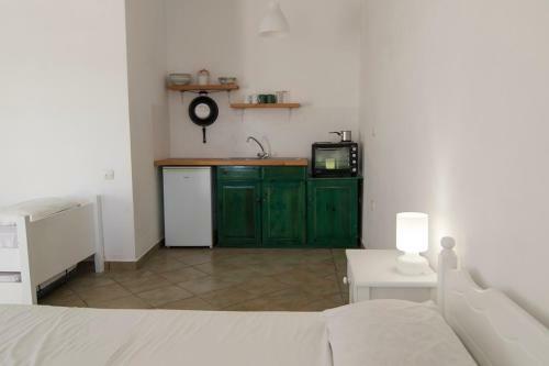 Armadoros Hotel / Ios Backpackers
