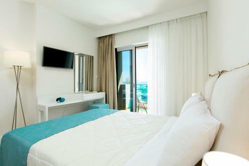 Golden Coast Seaside Apartments