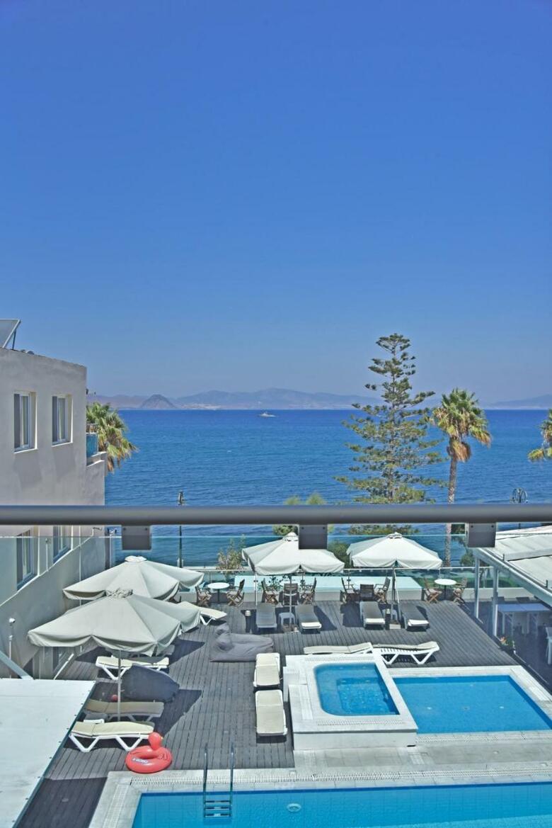 Aparthotel Bristol Sea View Apartments