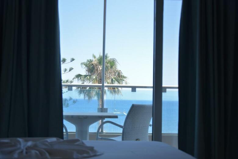 Aparthotel Bristol Sea View Apartments