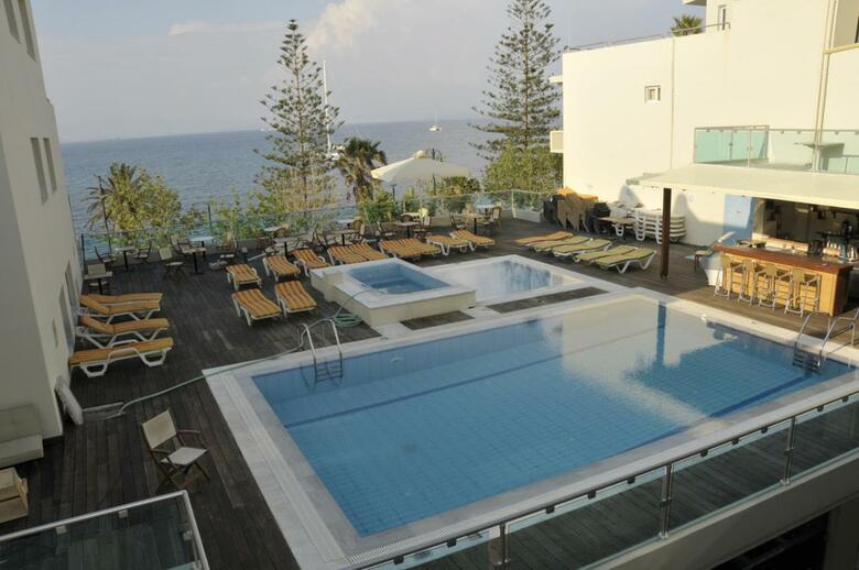 Aparthotel Bristol Sea View Apartments