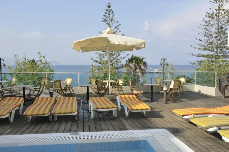 Aparthotel Bristol Sea View Apartments