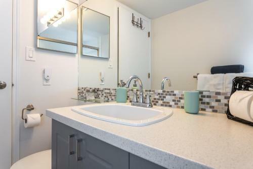 Downtown Calgary Furnished Cozy Apartment