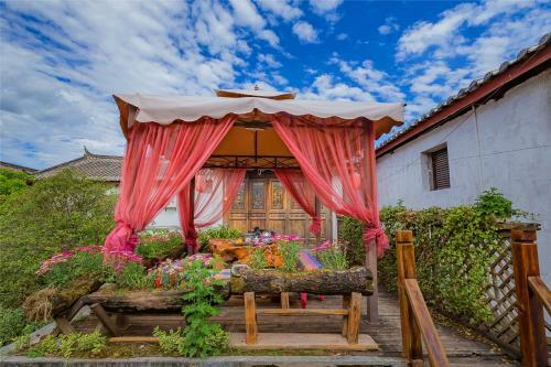 Yi Jing Inn In The World