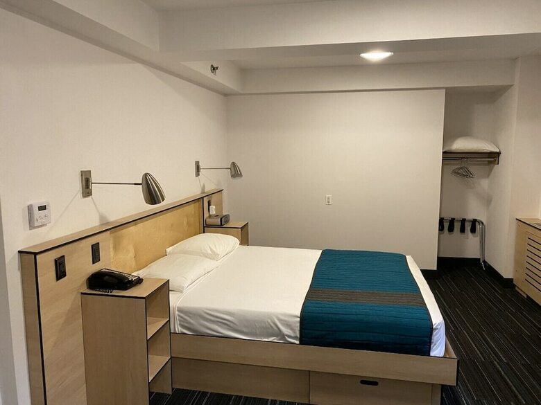 The Pod Hotel 51