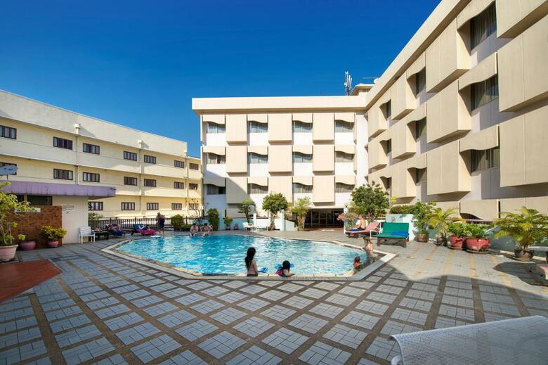 Royal Hotel