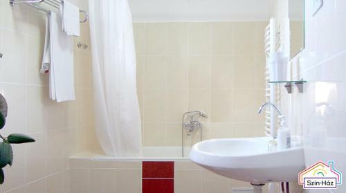 Sz�n-h�z Apartman